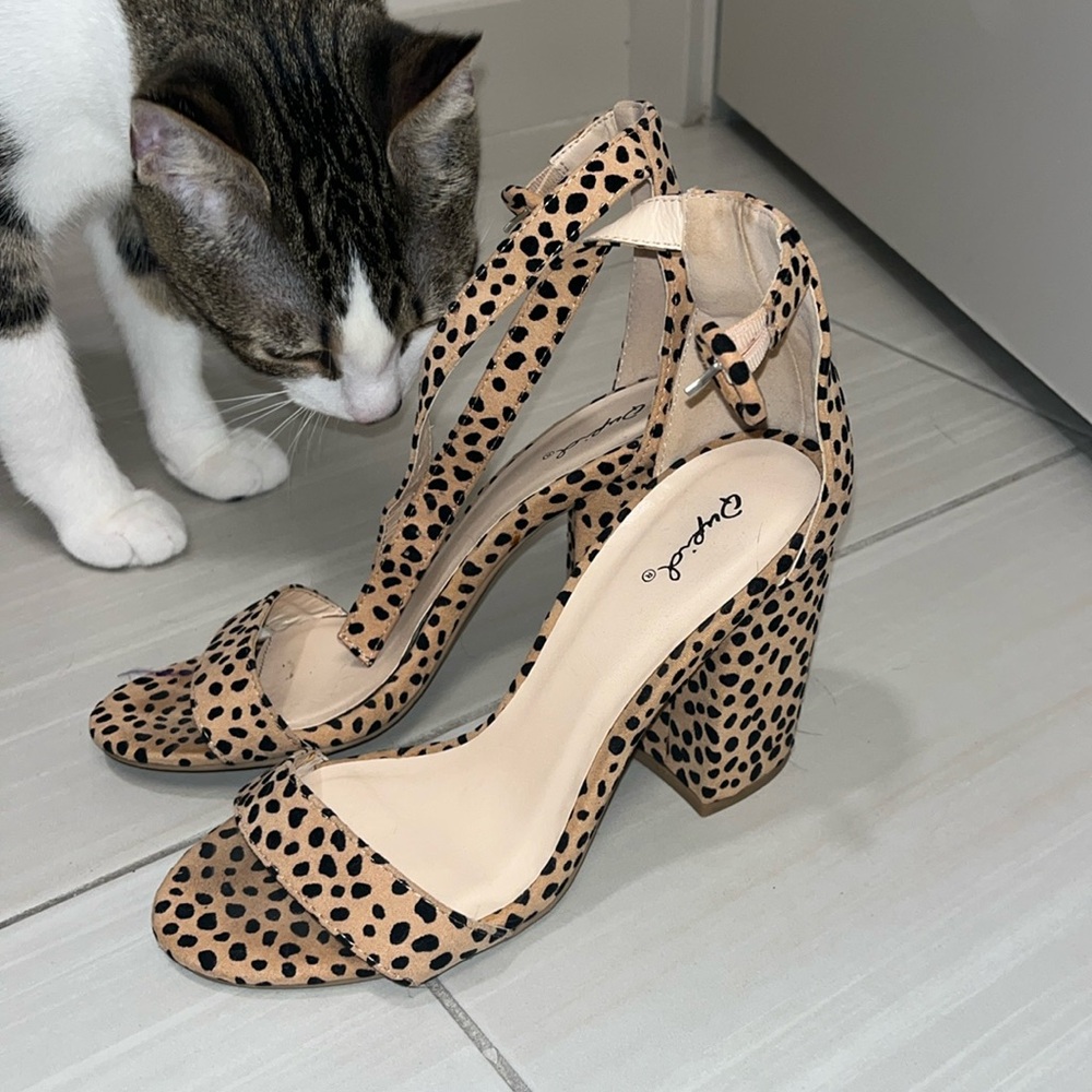 Francesca’s Leopard Block Heel - size 7